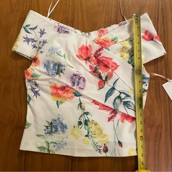 Curete Off-the-Shoulder Floral Blouse - Picture 4 of 9